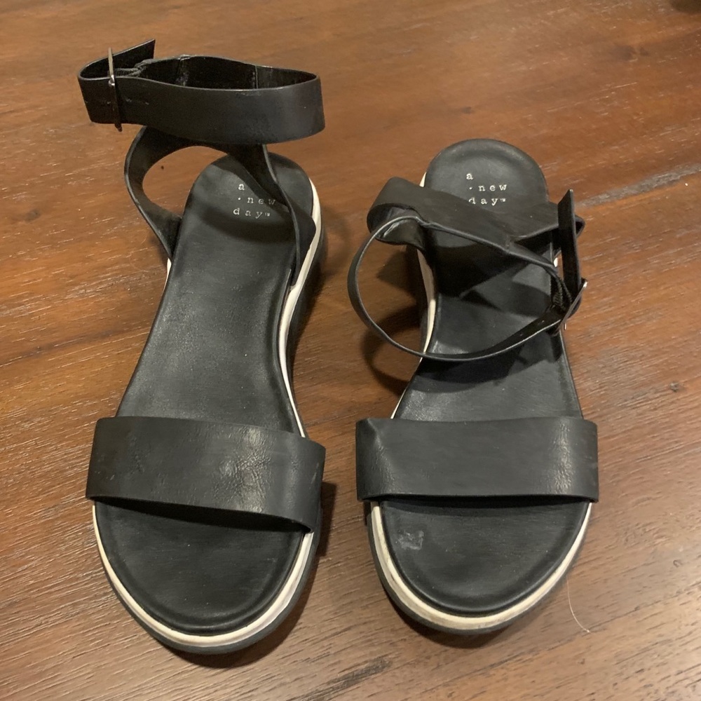 [2/$10] {a new day} mini platform sandals